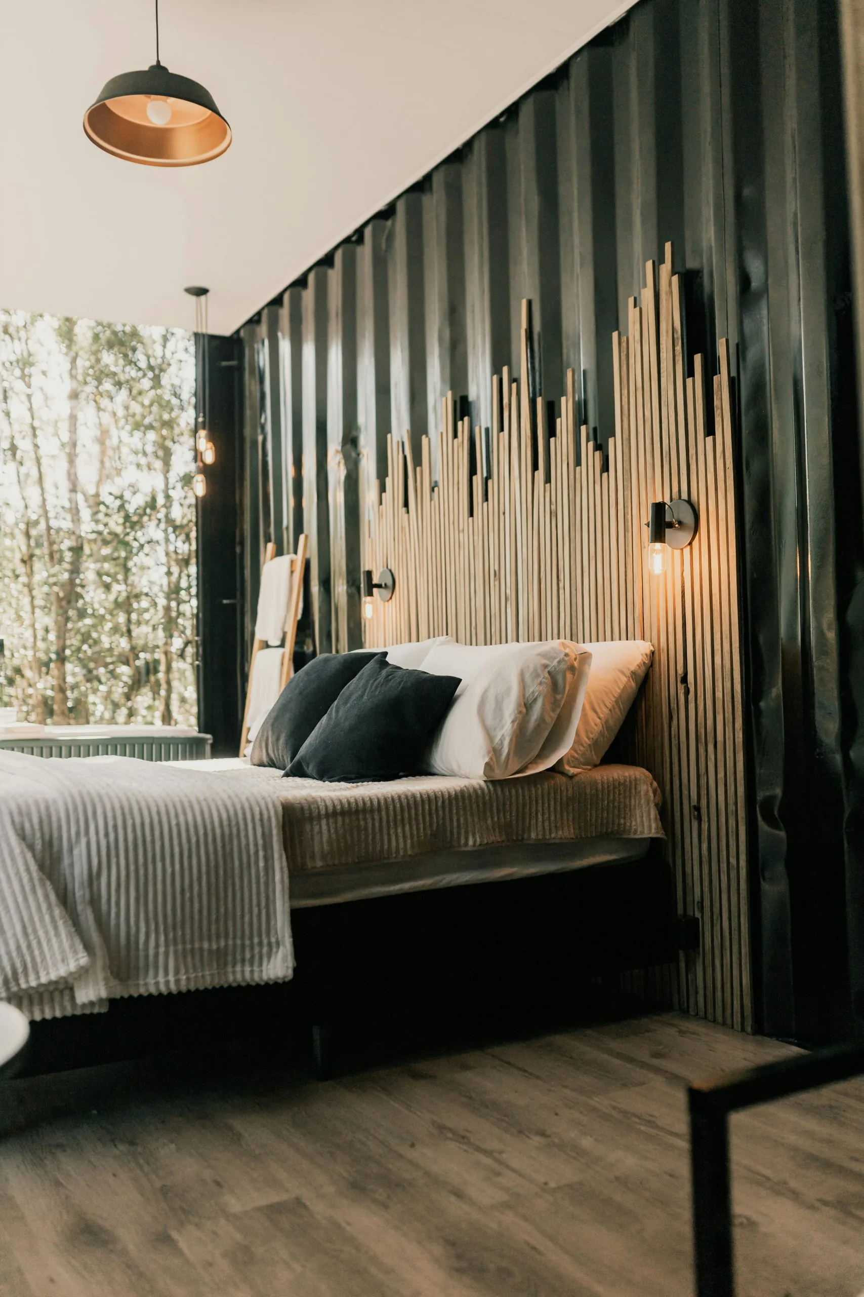 Slat wall headboard trend: how to build it